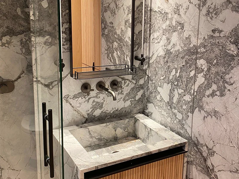 rivestimenti-in-marmo-per-bagno