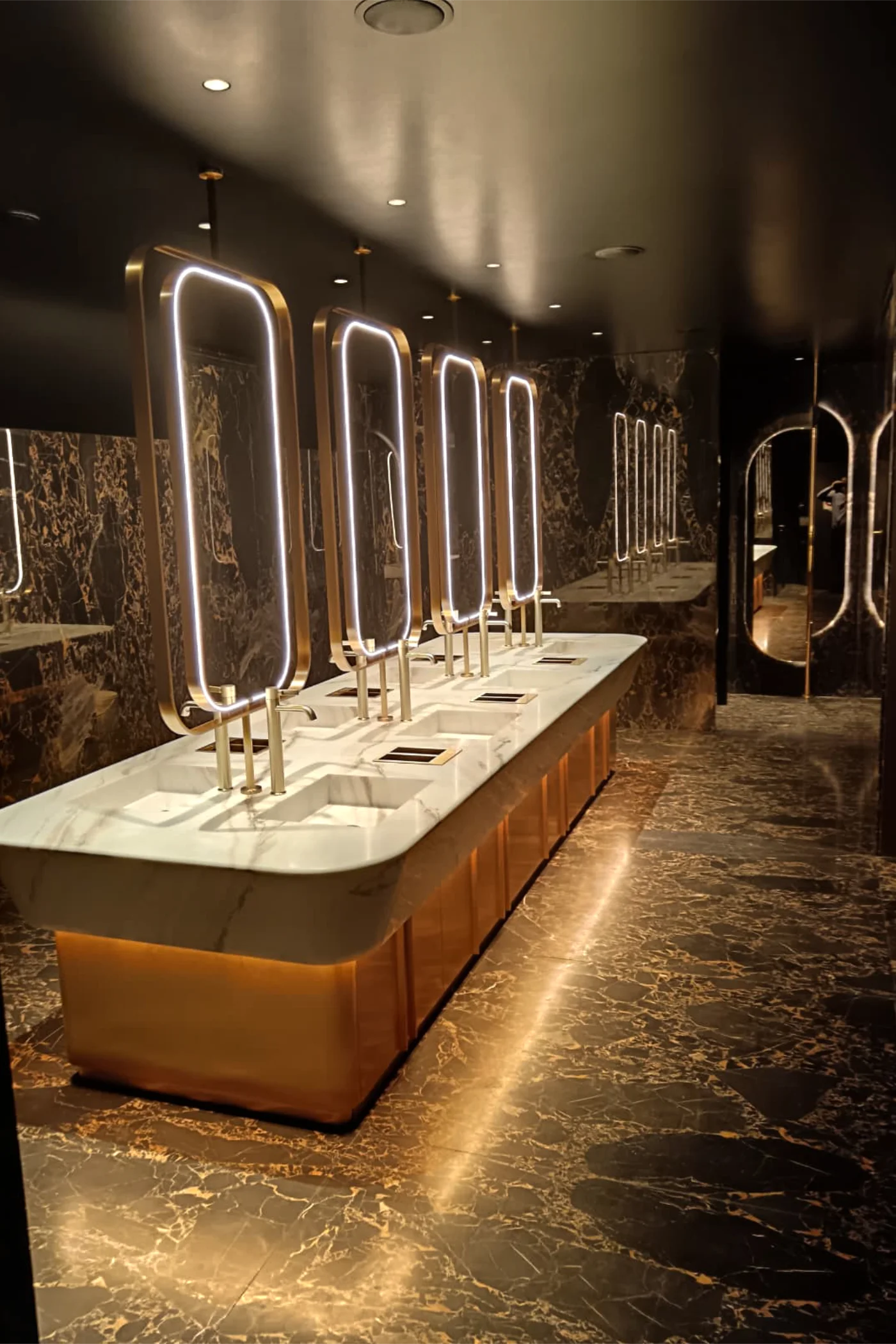 progetto-rivestimenti-e-pavimentazioni-luxury-retail